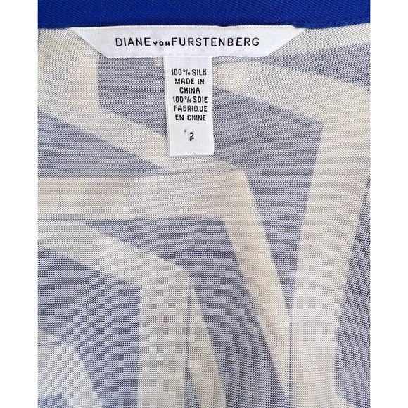 DVF Diane Von Furstenberg Iconic Silk Wrap Dress Betsy Blue White Sz 2 Geometric - Picture 15 of 16
